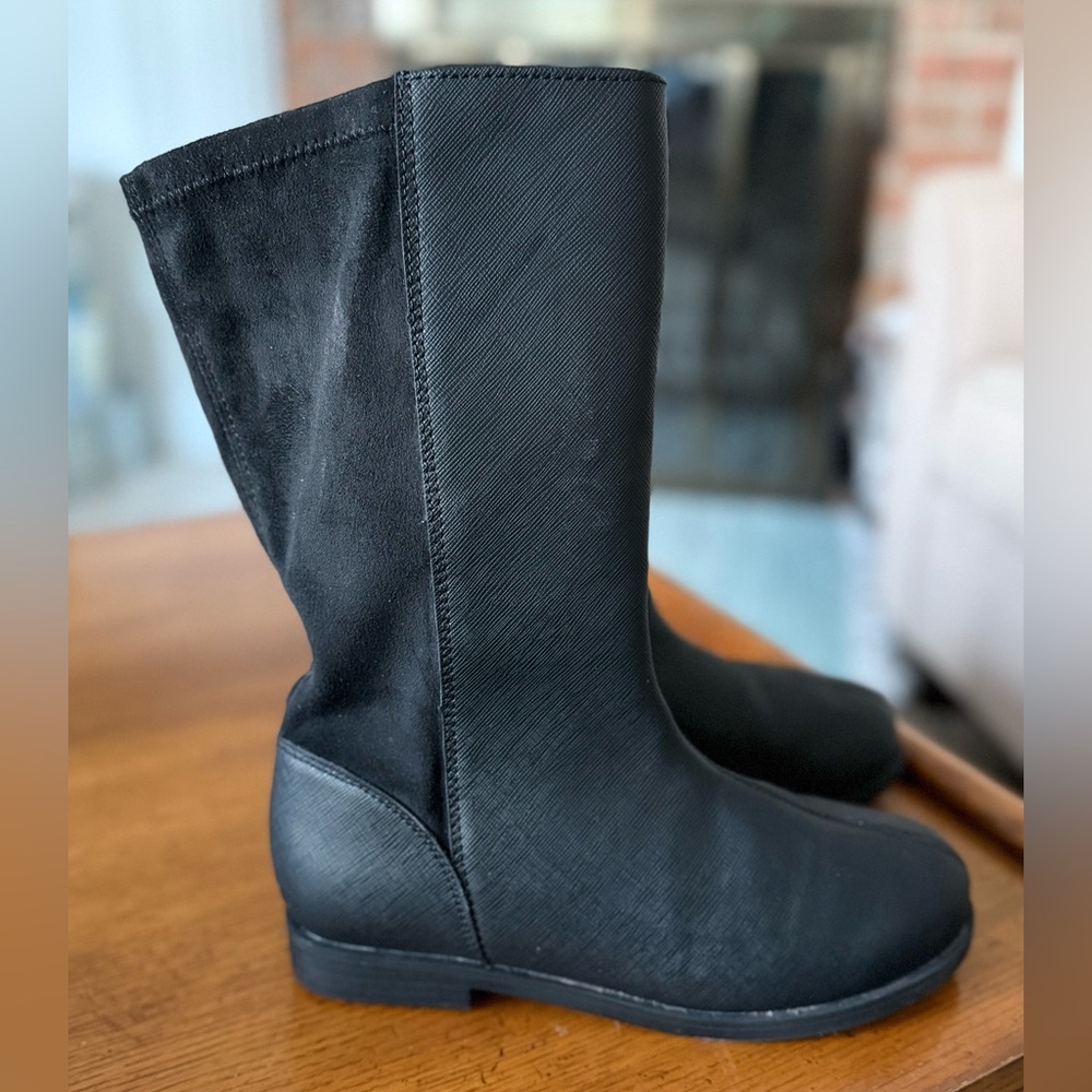 Like New Old Navy Girls Tall Black Boot Size 4.